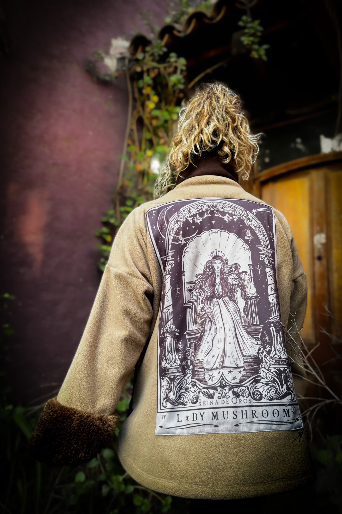 Abrigo Reina de Oros