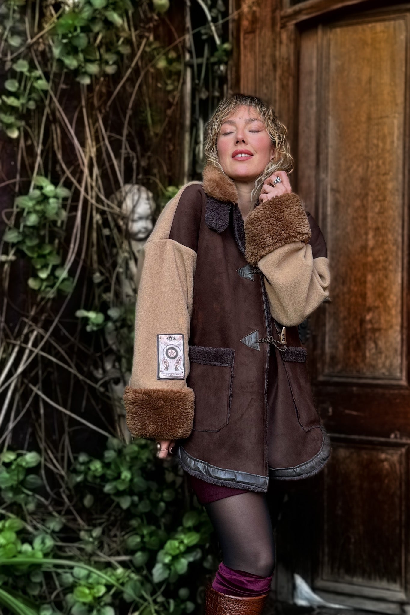 Abrigo Reina de Oros