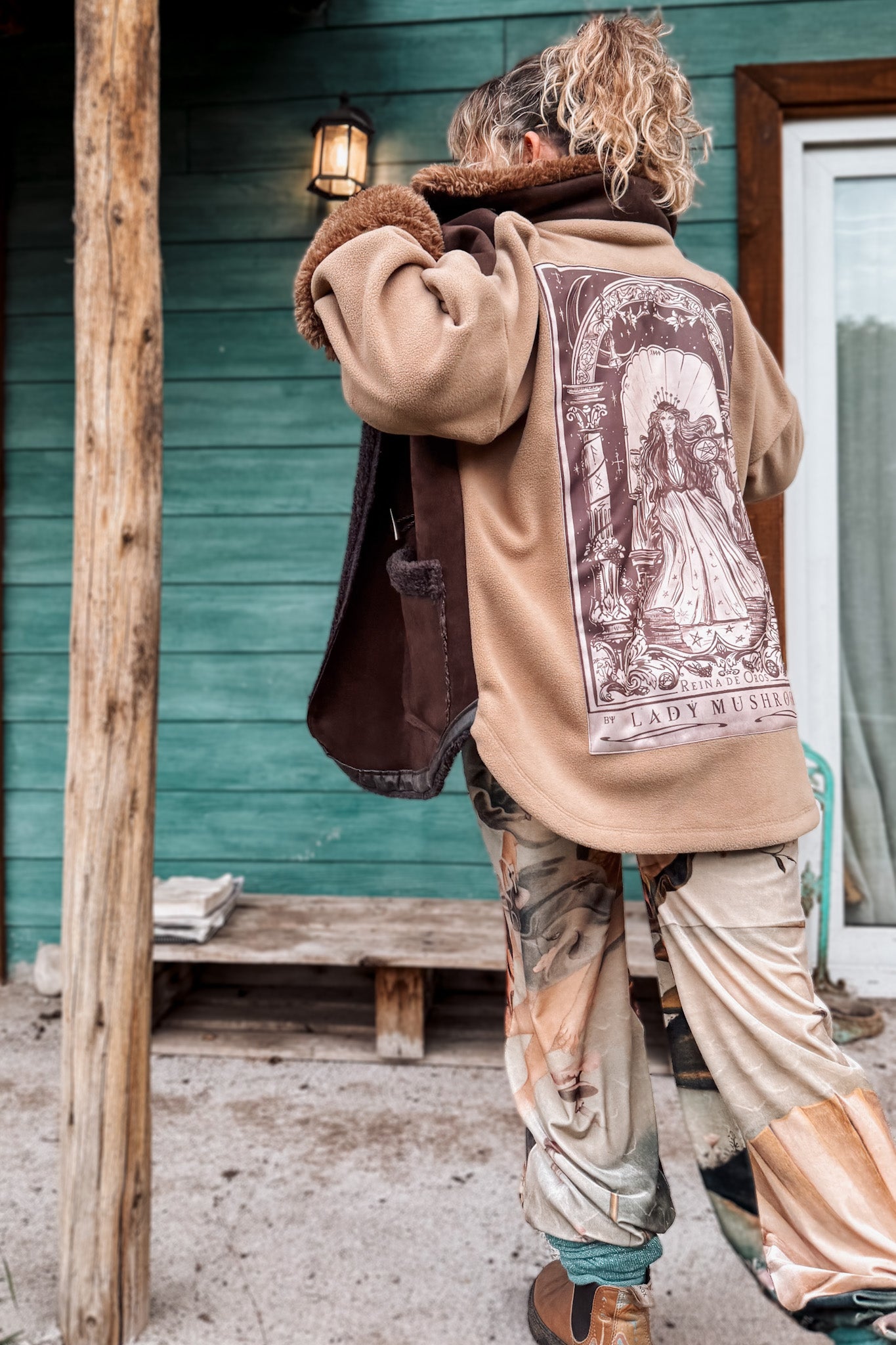 Abrigo Reina de Oros