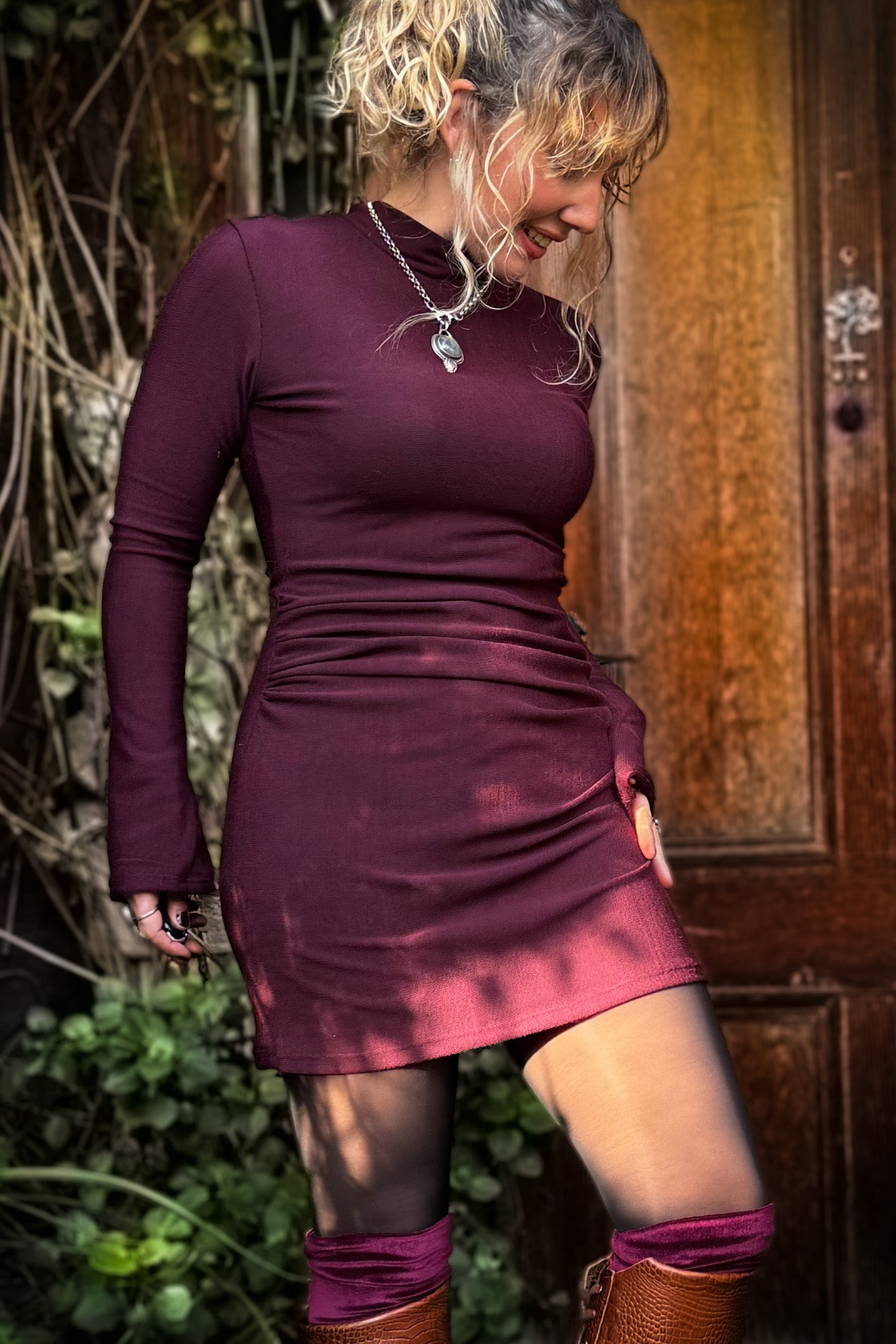 Vestido Reina de Altar • Burdeo