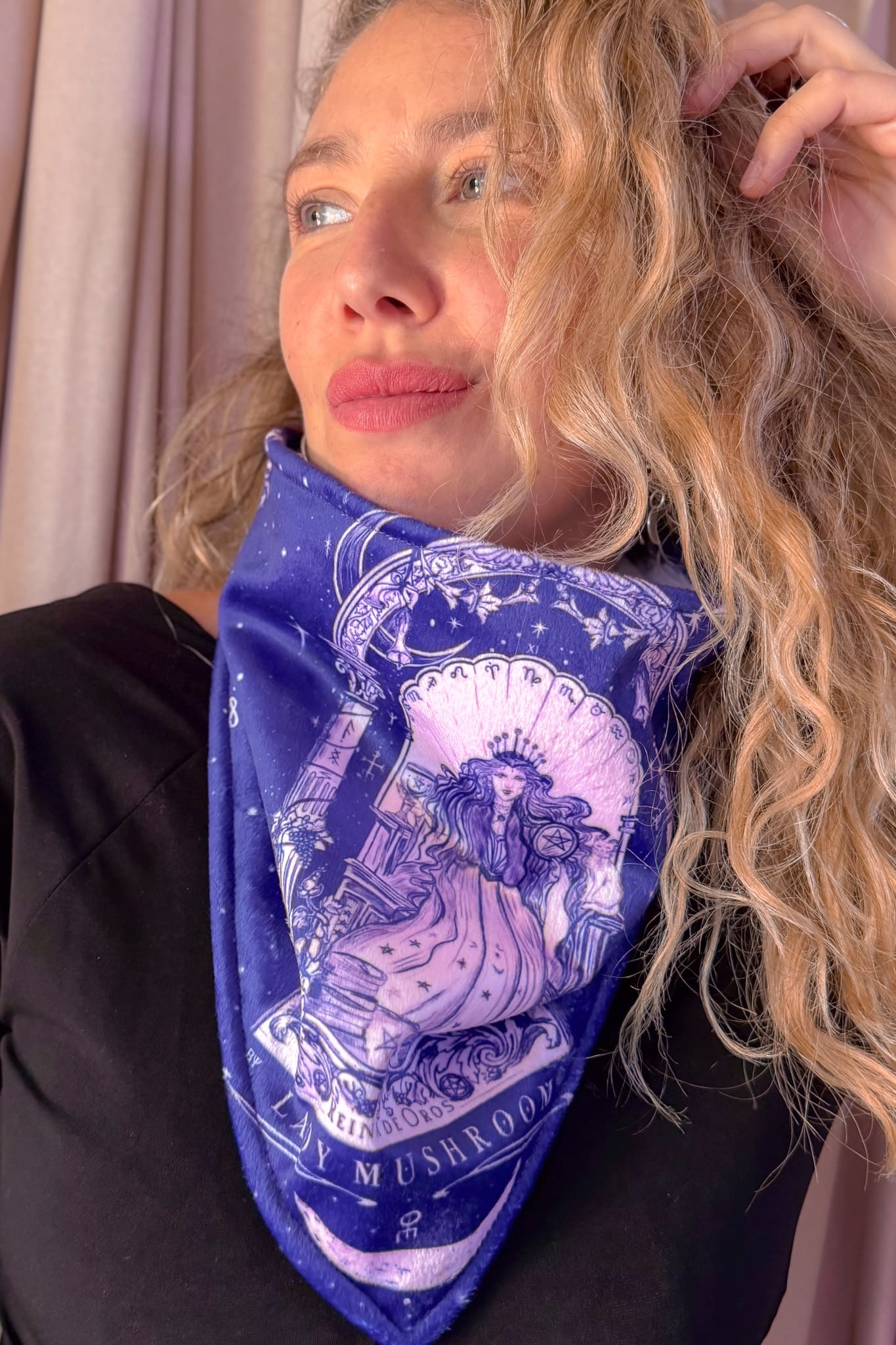 NUEVO! Cuello termico Azul ultra violeta / Reina oros