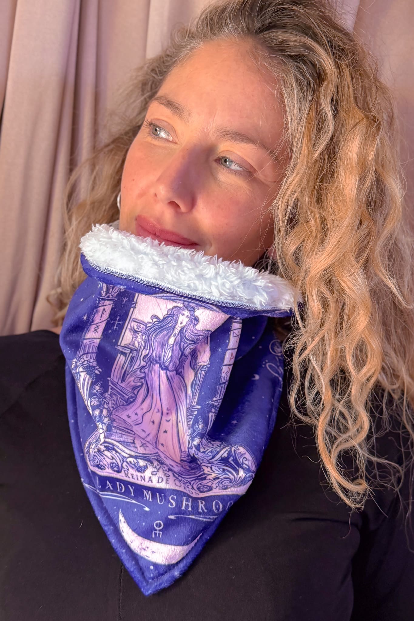 NUEVO! Cuello termico Azul ultra violeta / Reina oros