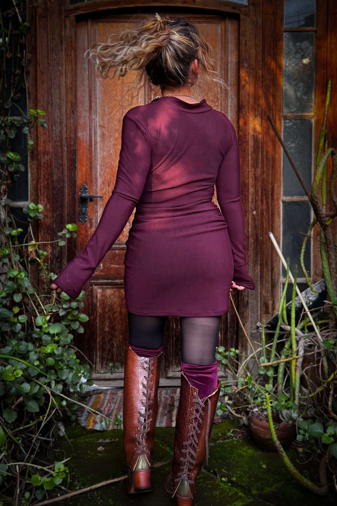 Vestido Reina de Altar • Burdeo