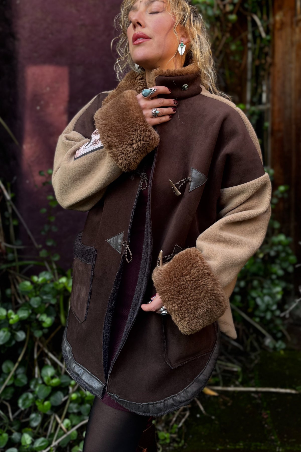 Abrigo Reina de Oros