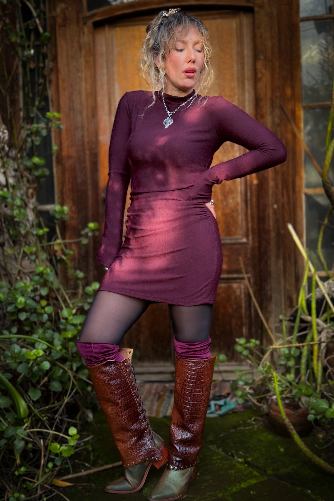 Vestido Reina de Altar • Burdeo