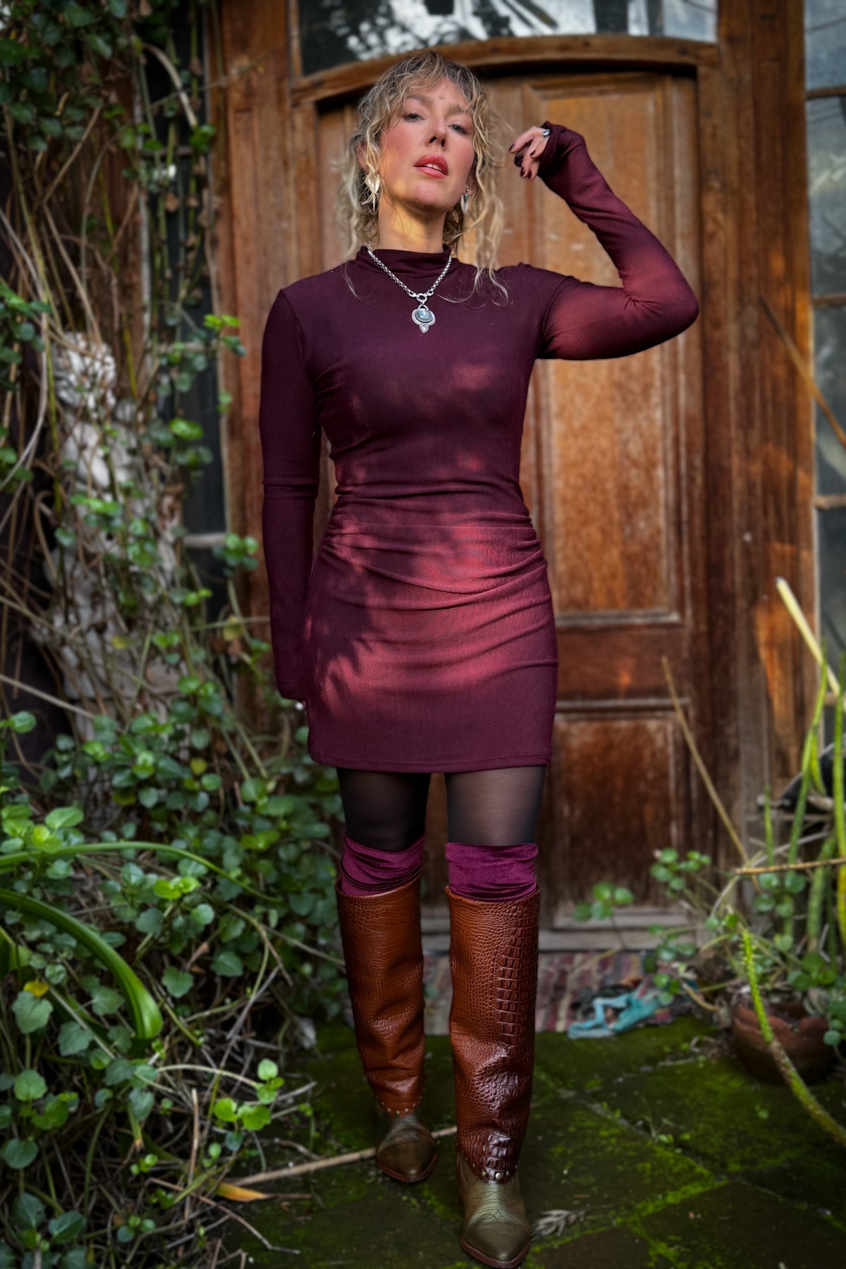 Vestido Reina de Altar • Burdeo