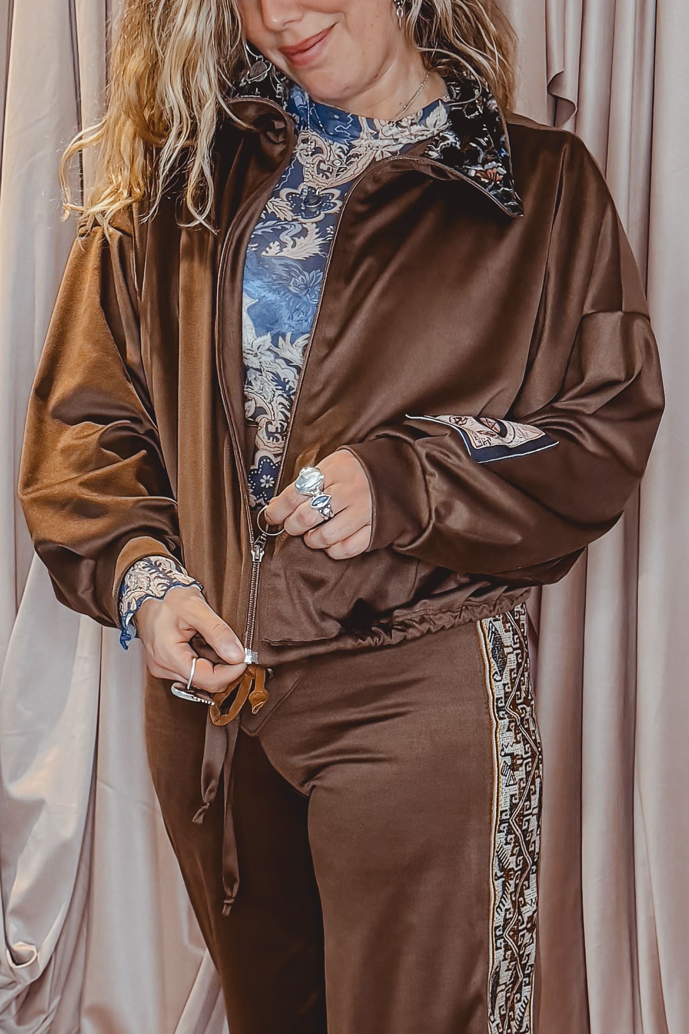 NUEVA! Chaqueta Brownie Reina de Oros