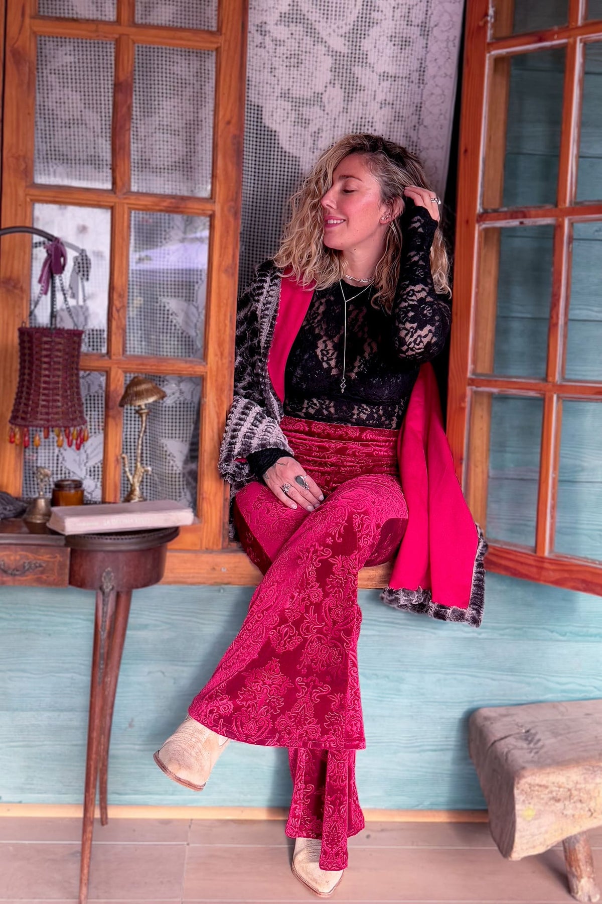 Poncho Red Queen • ICONIC