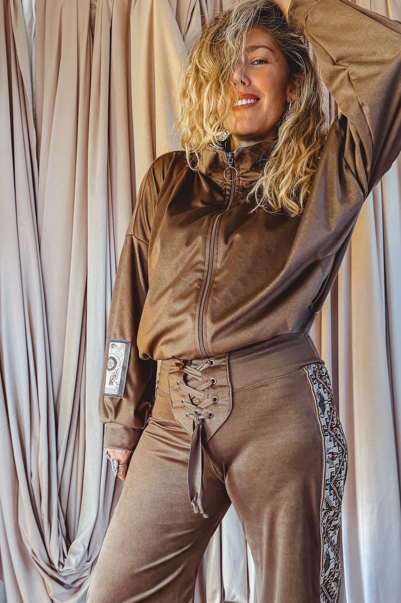 NUEVA! Chaqueta Brownie Reina de Oros