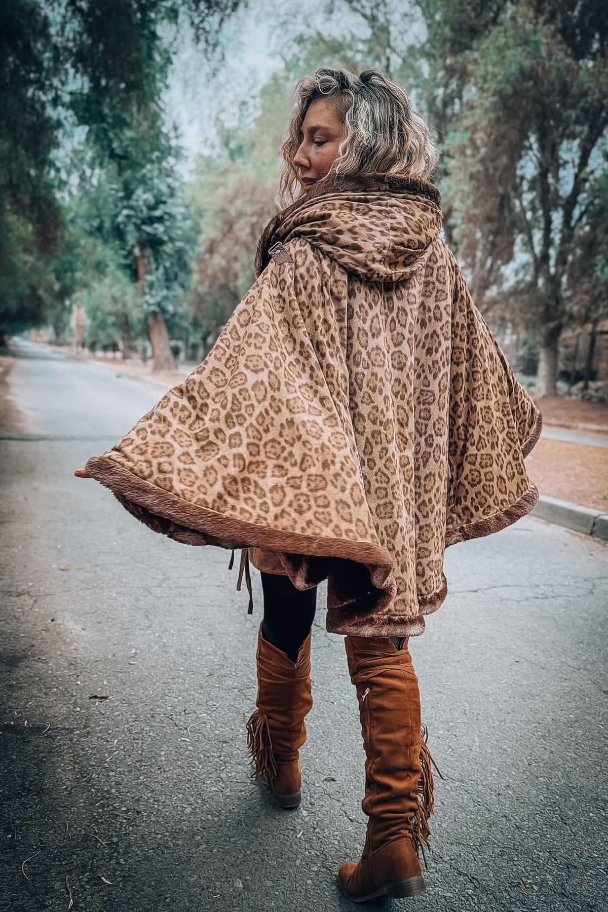 Poncho Queen / ICONIC