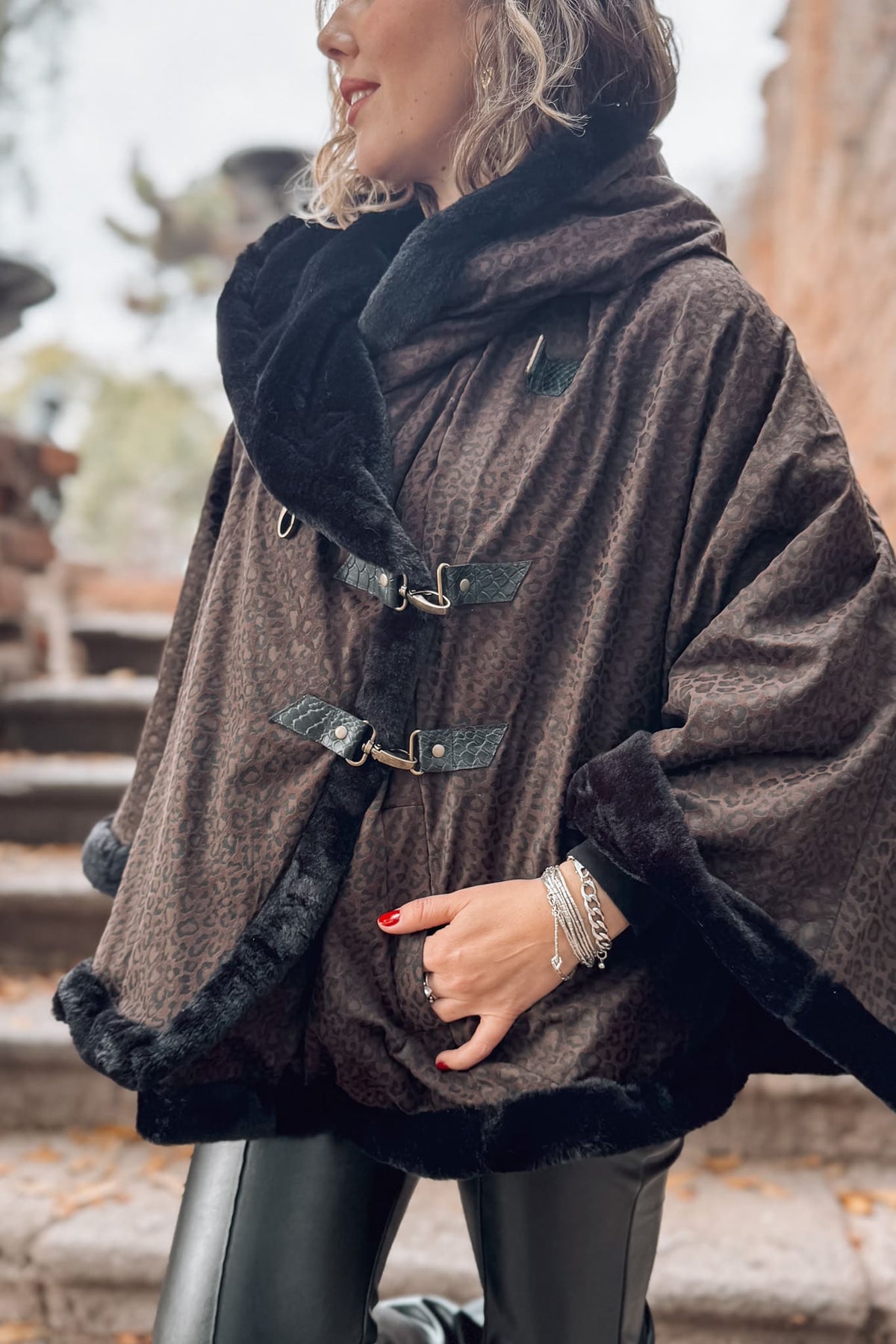 Poncho Luna nueva / Queen ICONIC