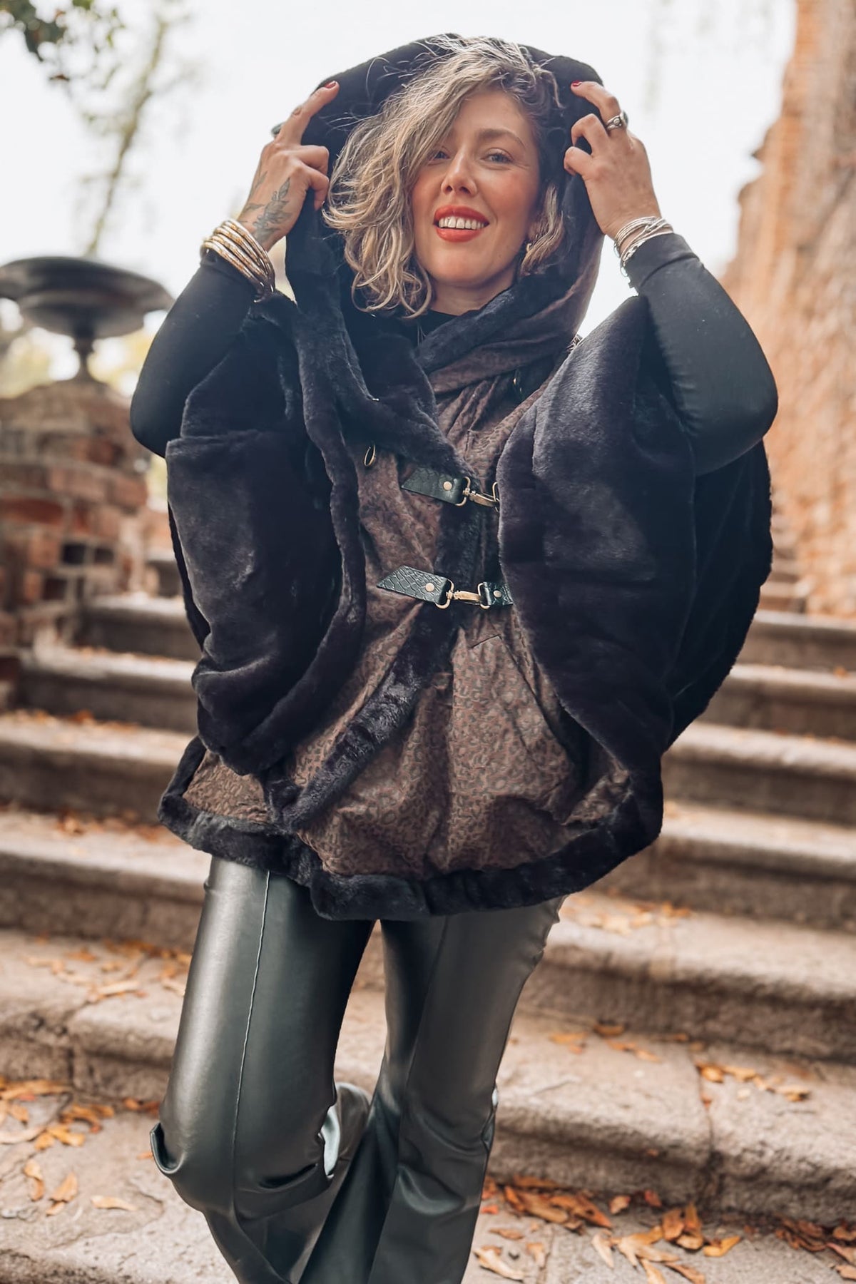 Poncho Luna nueva / Queen ICONIC