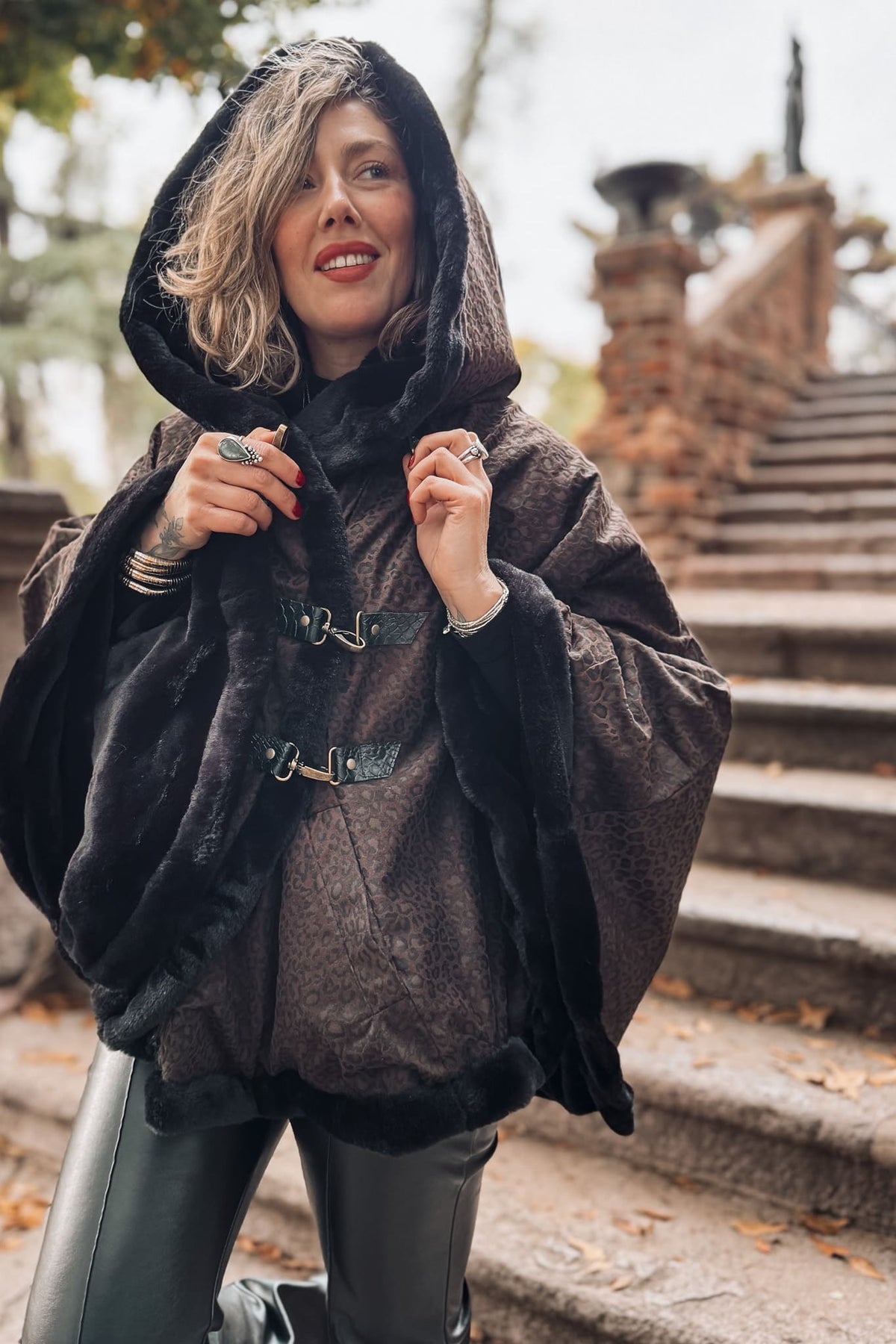 Poncho Luna nueva / Queen ICONIC