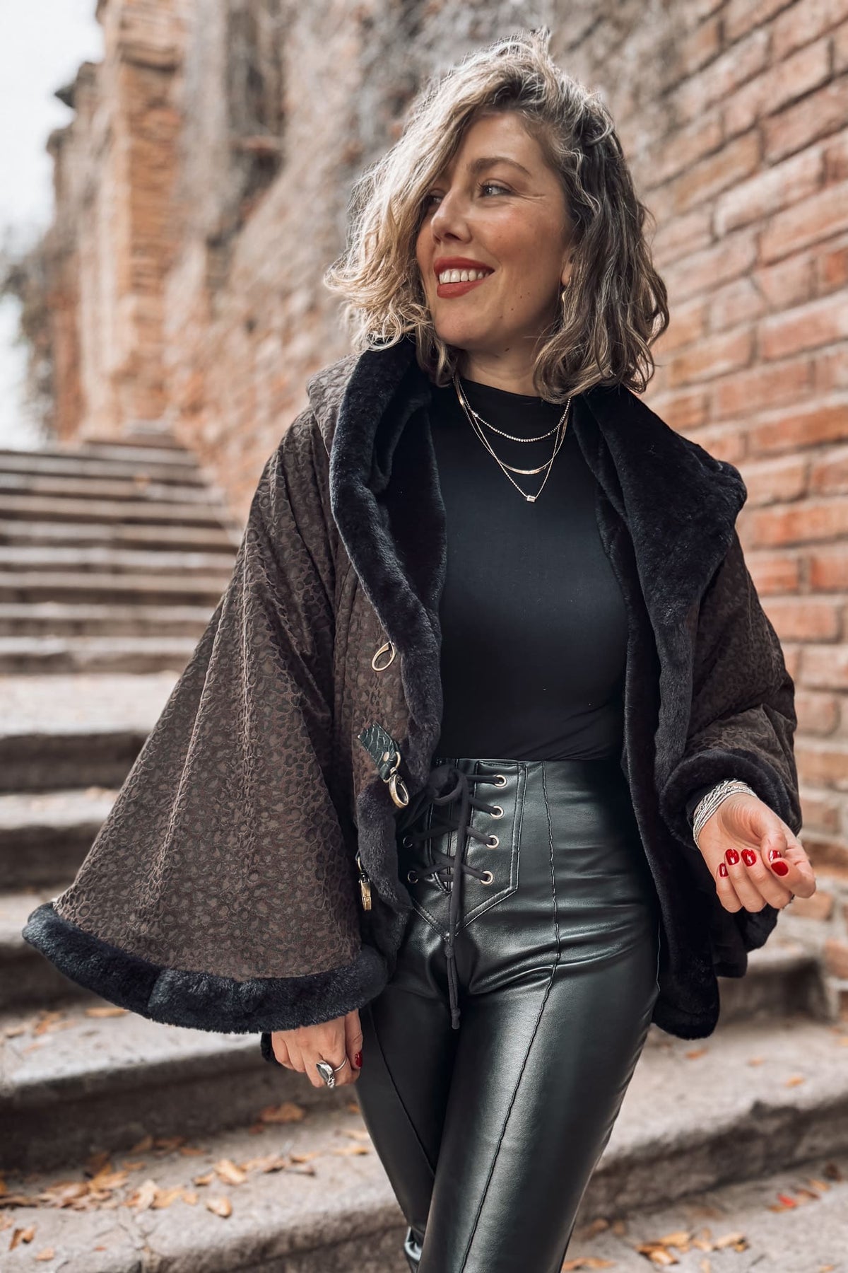 Poncho Luna nueva / Queen ICONIC