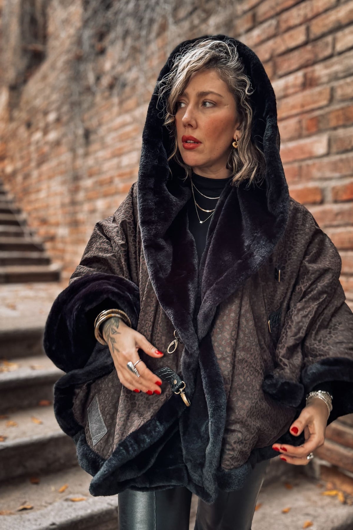 Poncho Luna nueva / Queen ICONIC