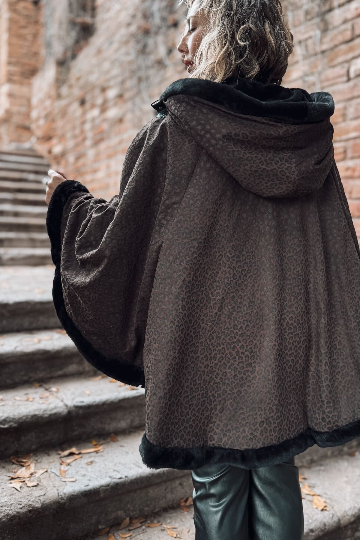 Poncho Luna nueva / Queen ICONIC