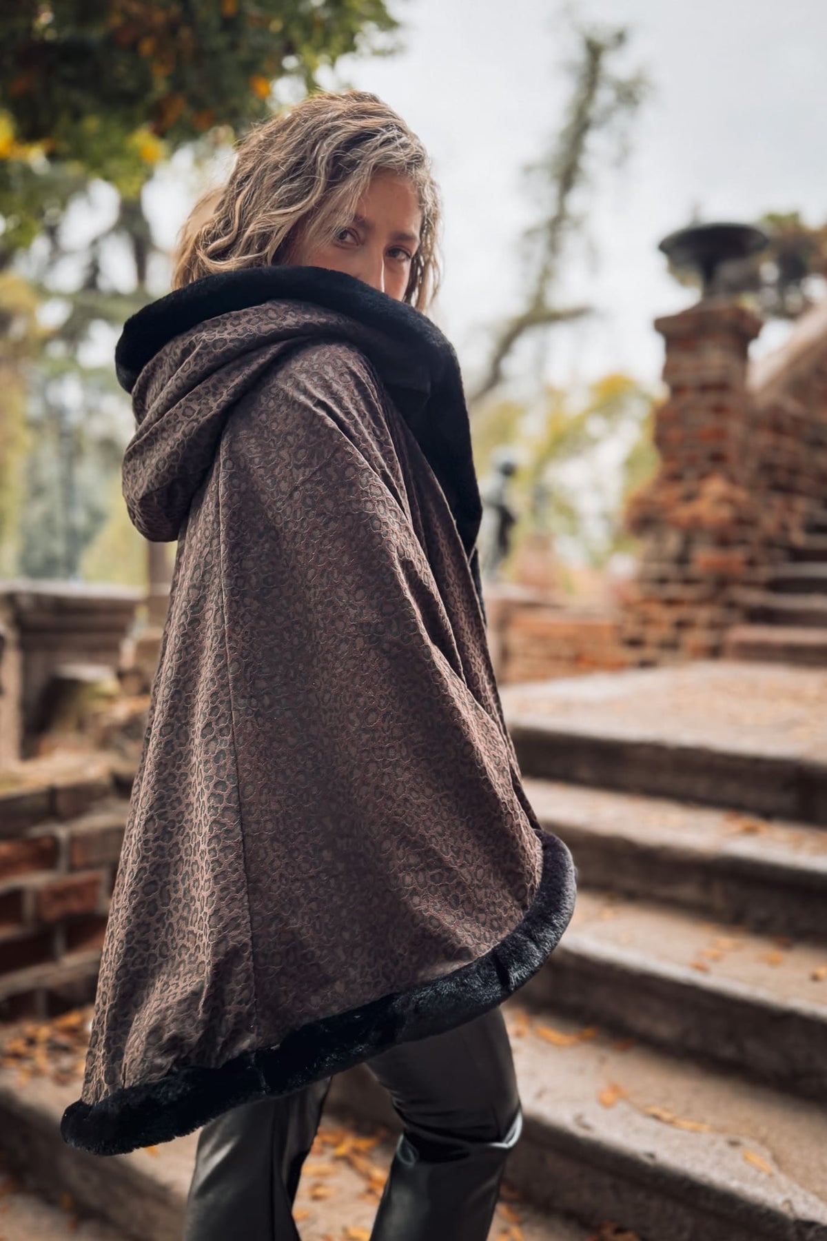 Poncho Luna nueva / Queen ICONIC