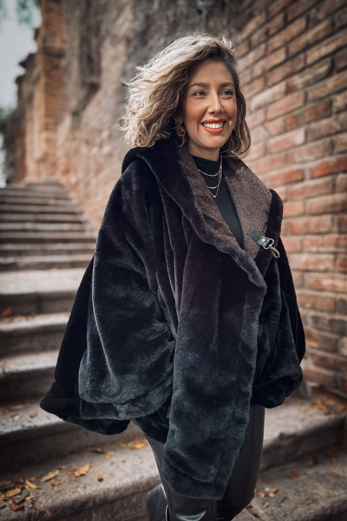 Poncho Luna nueva / Queen ICONIC