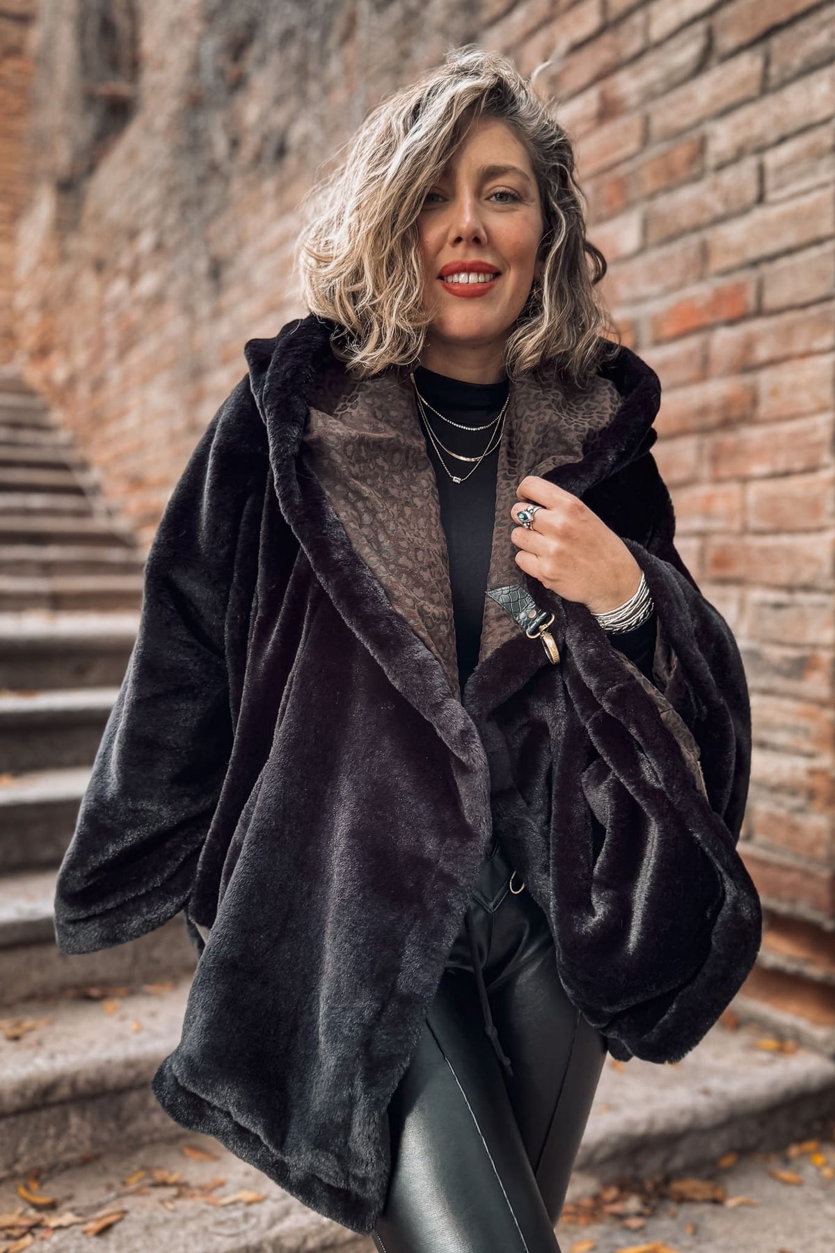 Poncho Luna nueva / Queen ICONIC