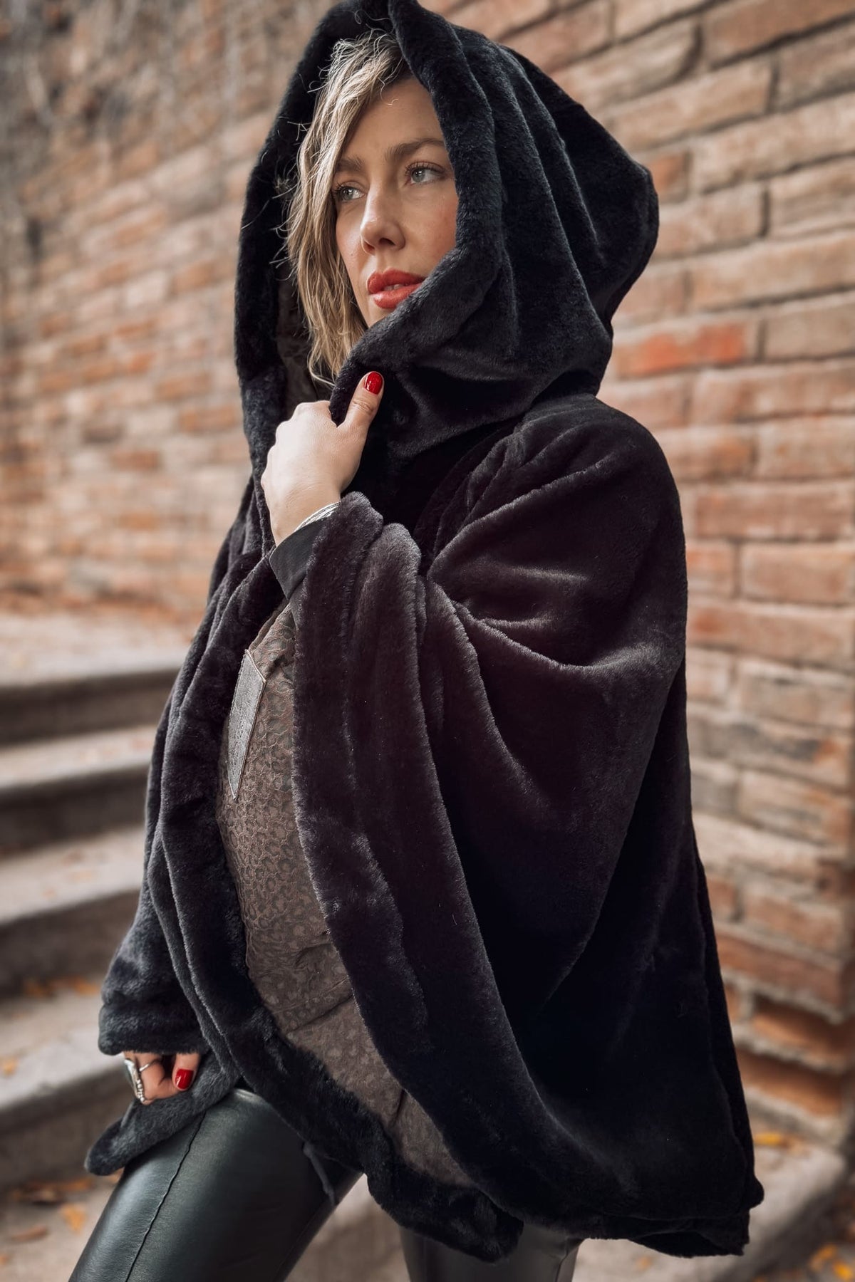 Poncho Luna nueva / Queen ICONIC