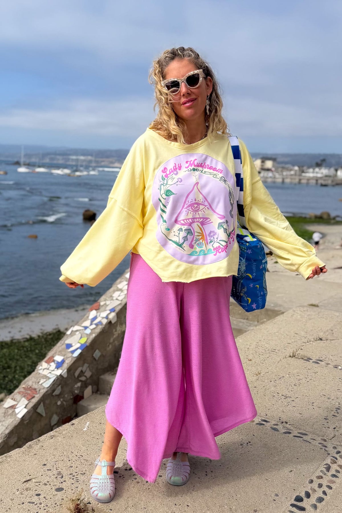 Poleron Pura vida / Peace &amp; Hope amarillo (Preventa)