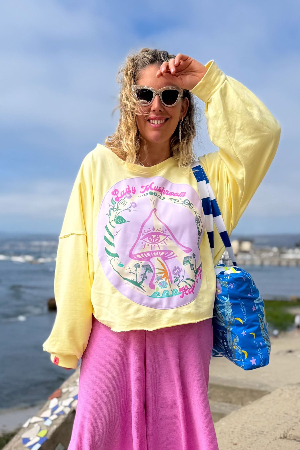 Poleron Pura vida / Peace &amp; Hope amarillo (Preventa)