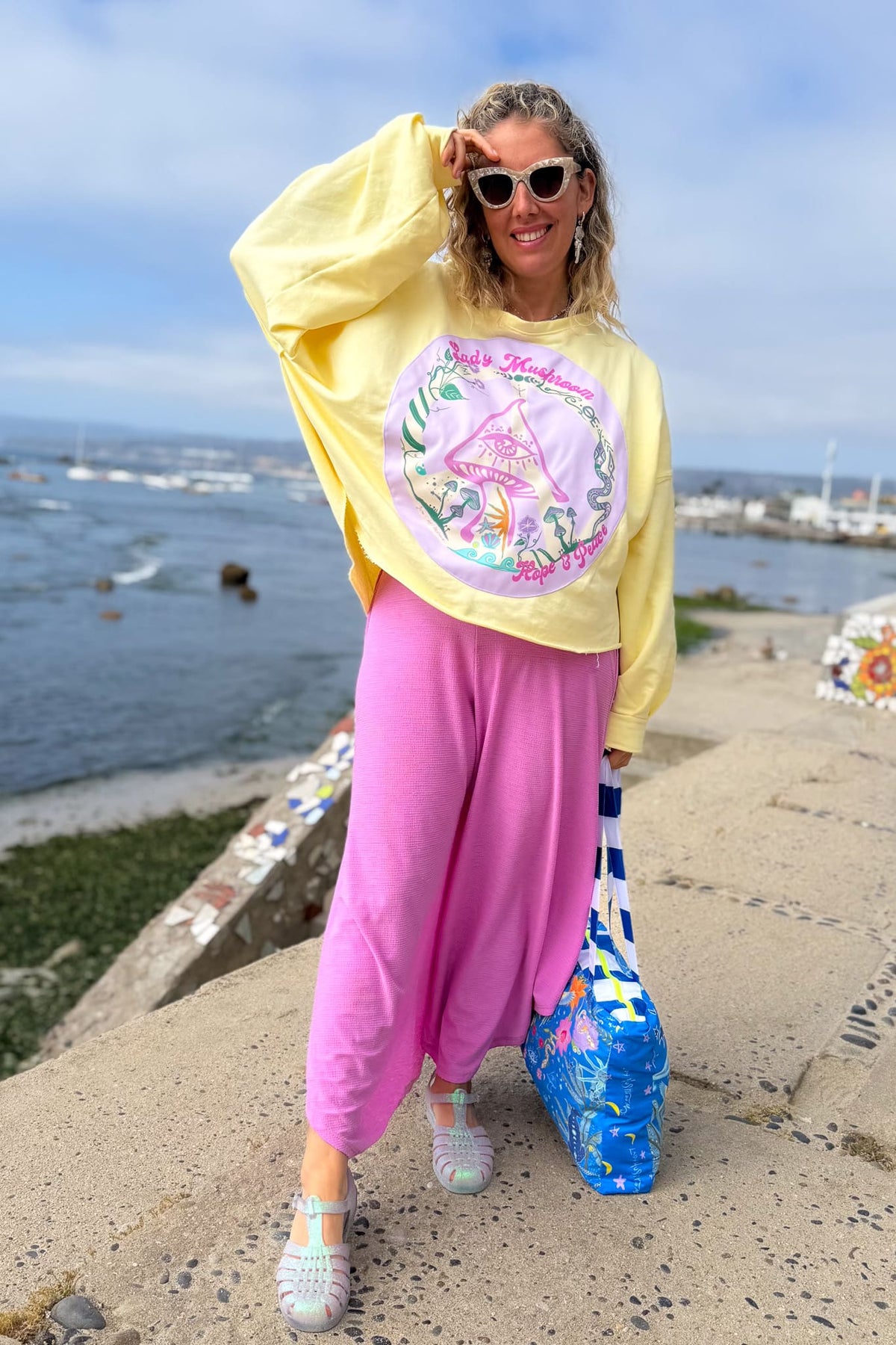 Poleron Pura vida / Peace &amp; Hope amarillo (Preventa)