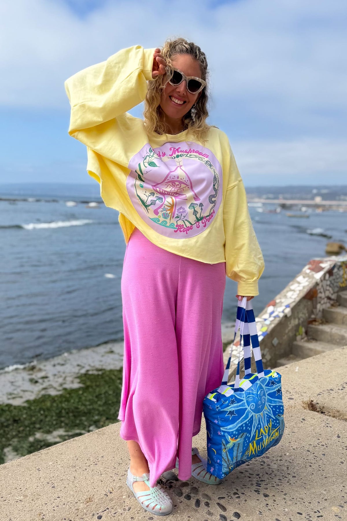 Poleron Pura vida / Peace &amp; Hope amarillo (Preventa)