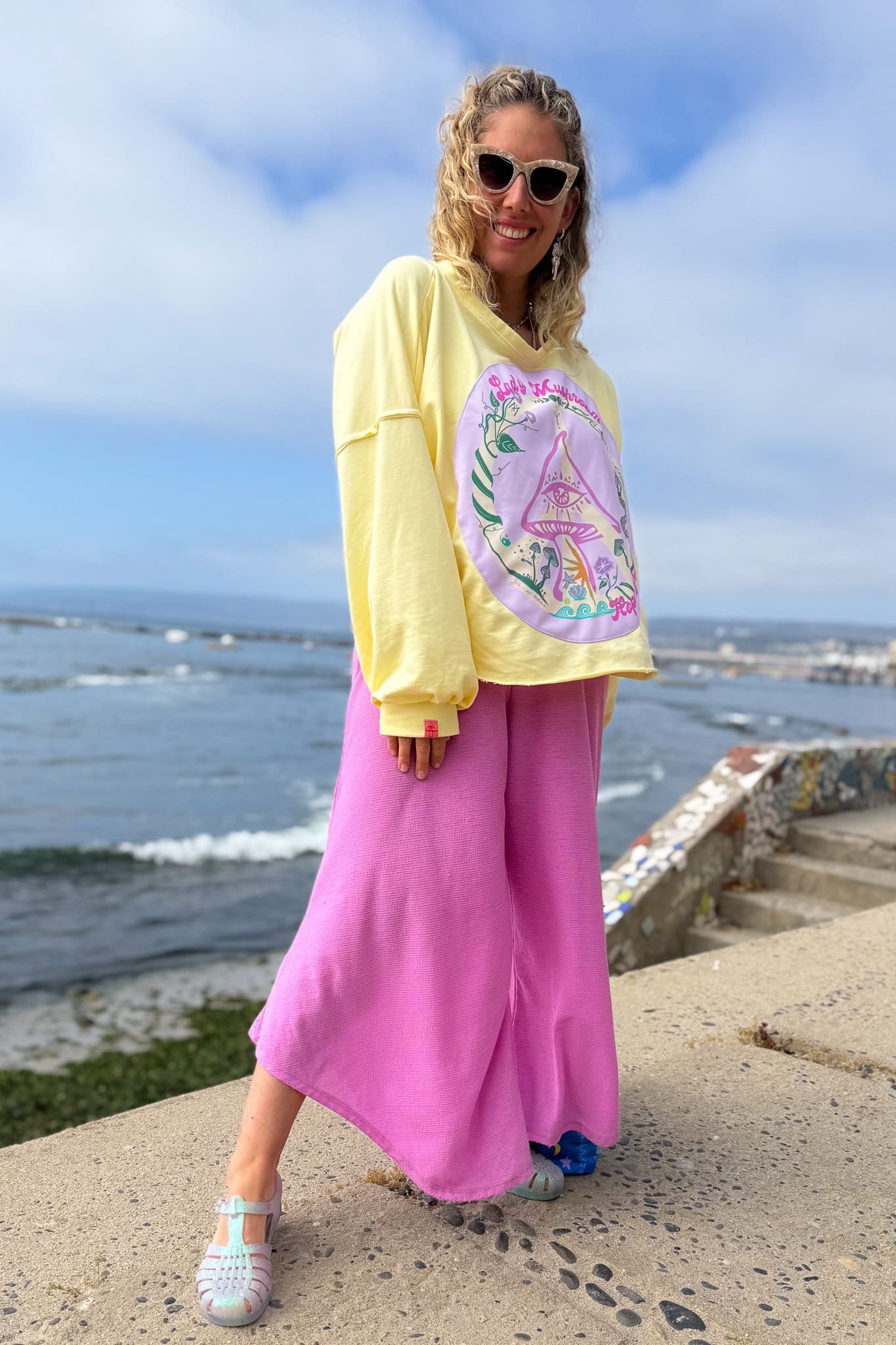 Poleron Pura vida / Peace & Hope amarillo (Preventa)