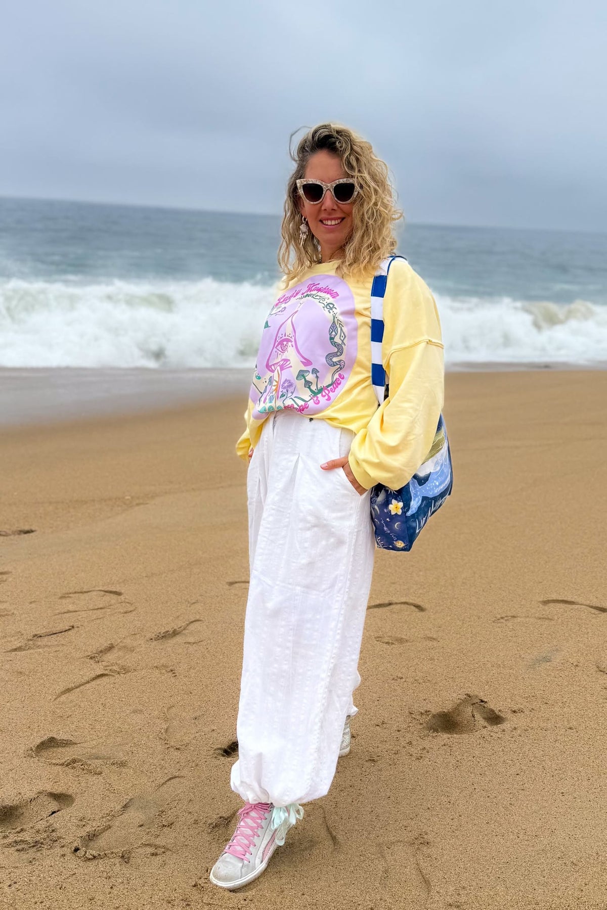 Poleron Pura vida / Peace &amp; Hope amarillo (Preventa)