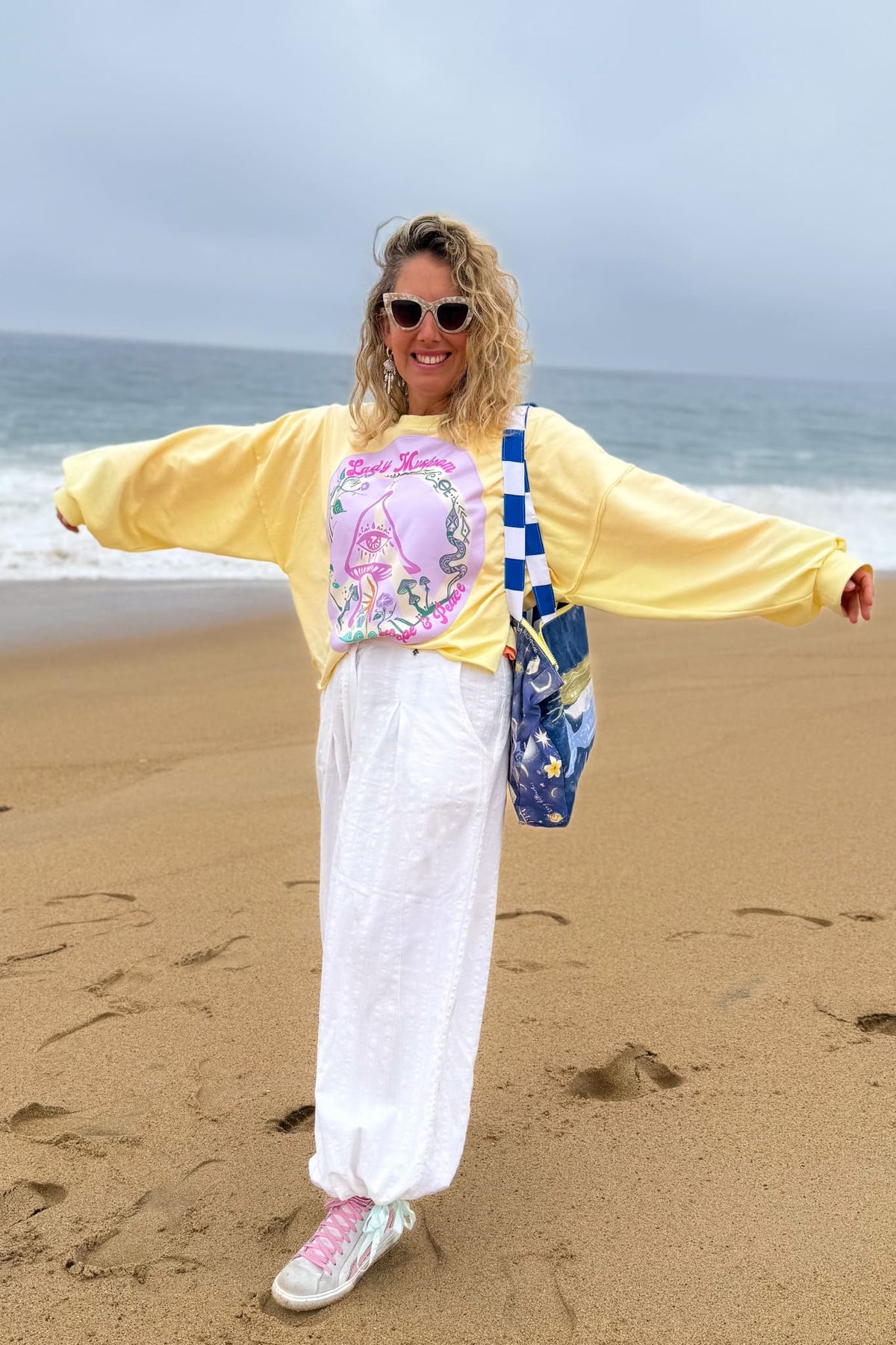 Poleron Pura vida / Peace &amp; Hope amarillo (Preventa)