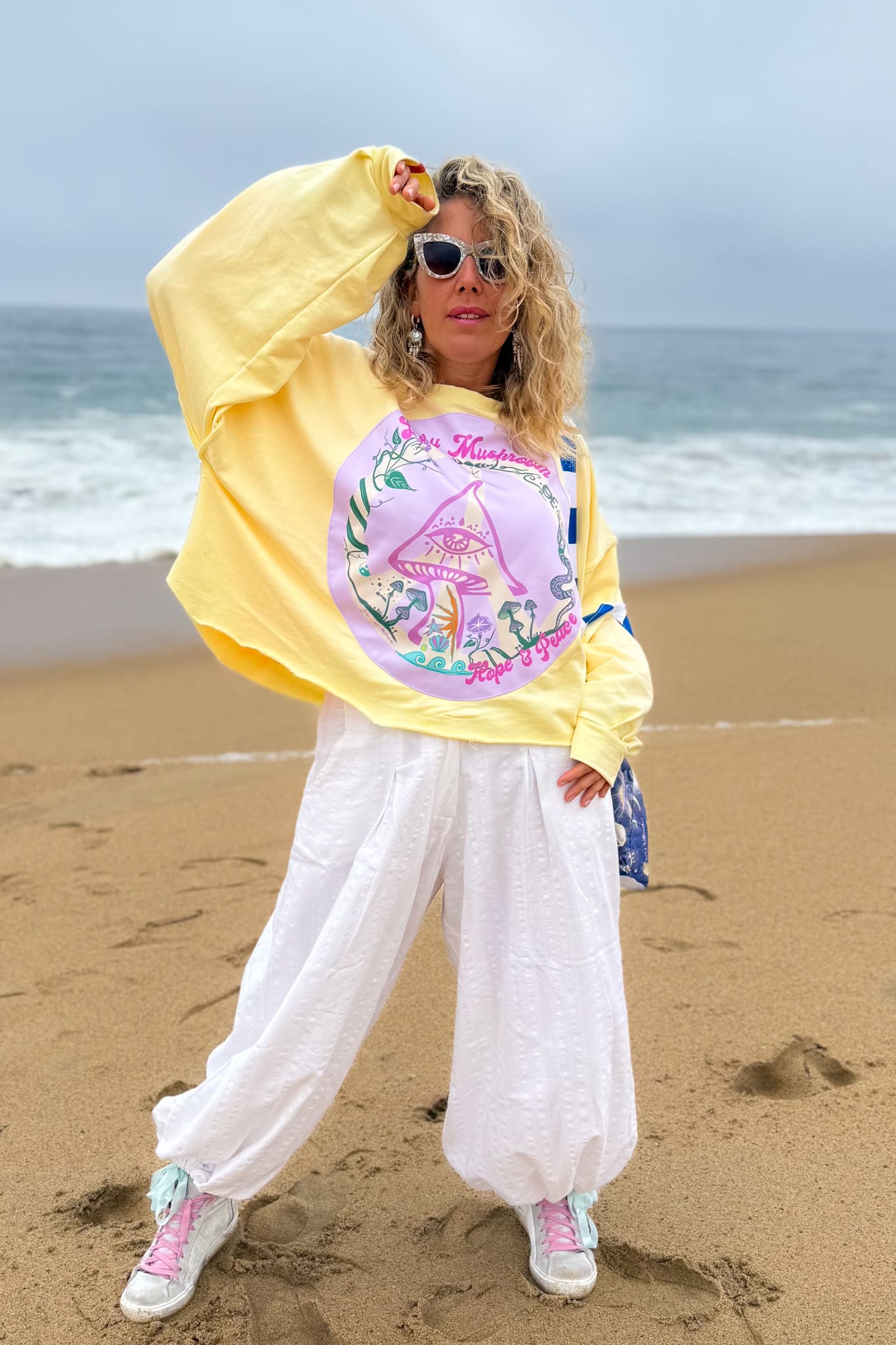 Poleron Pura vida / Peace & Hope amarillo (Preventa)